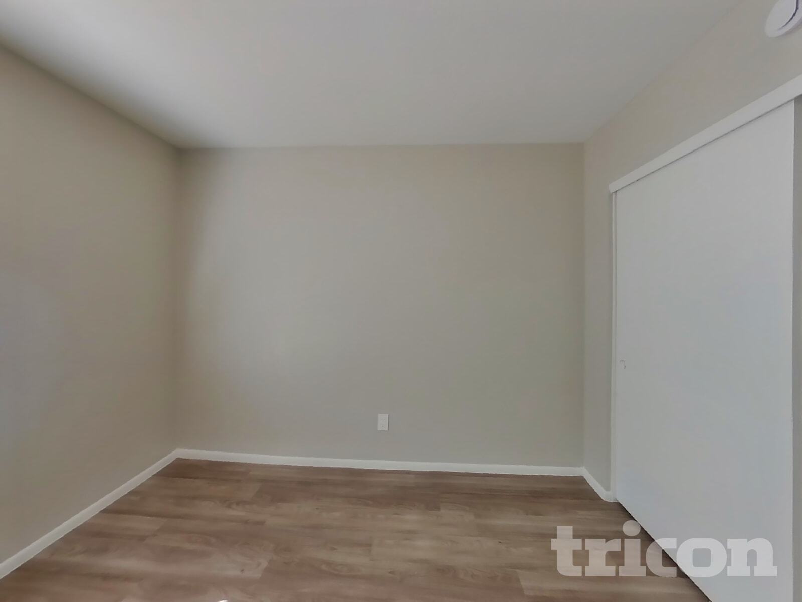 Building Photo - 570 W Myrna Ln