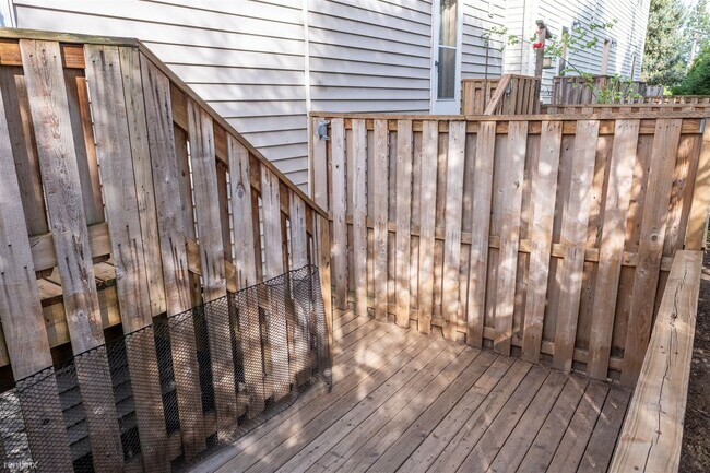 Building Photo - 2 br, 1.5 bath Townhome - 5292 Southwest 1...