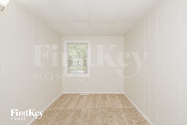 Building Photo - 671 Marine Dr