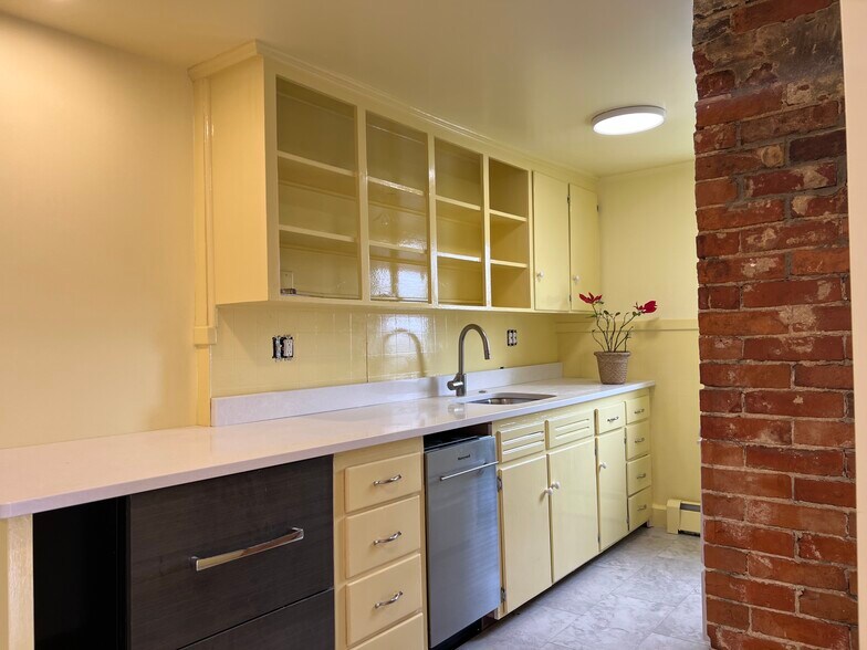 Building Photo - 31 Pleasant St