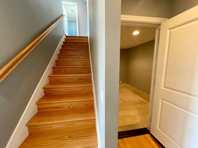 Building Photo - Stylish 2BD Golden Hill Gem | A/C, Bonus R...