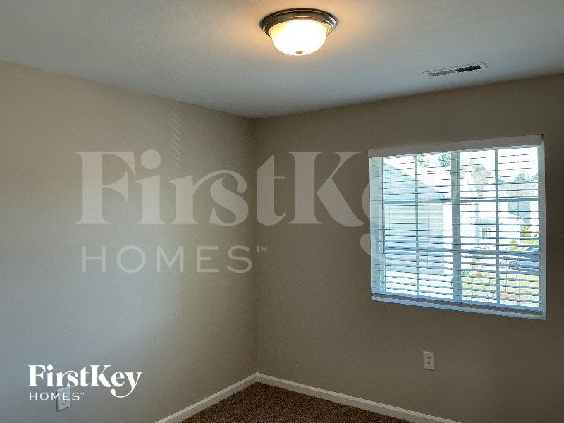 Building Photo - 5026 Apsley Dr