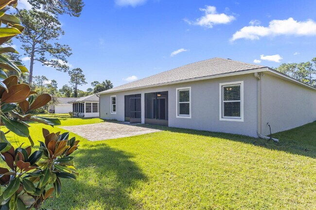 Building Photo - CLOSE TO EVERYTHING!