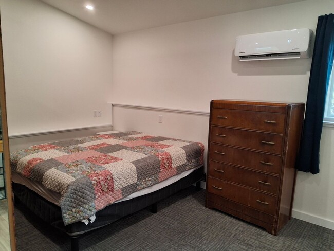 Building Photo - Move-in Ready Furnished Apartment