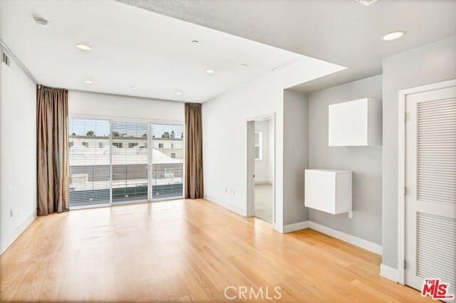 Building Photo - 4211 Redwood Ave