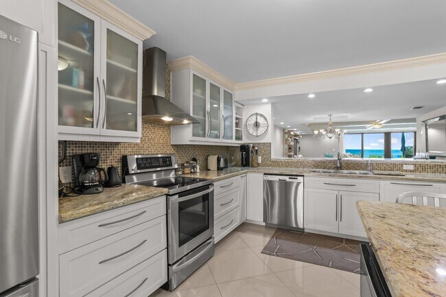 Building Photo - 2155 S Ocean Blvd