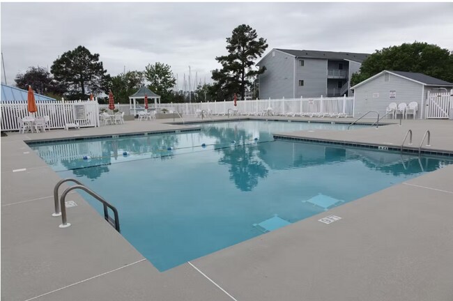 Building Photo - FUlly Furnished Waterfront Home 50' Dock Protected Inlet- 3BR/2BA Marina Community New Bern