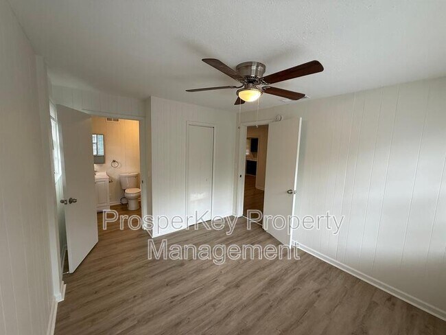 Building Photo - 3127 Latona Dr SW