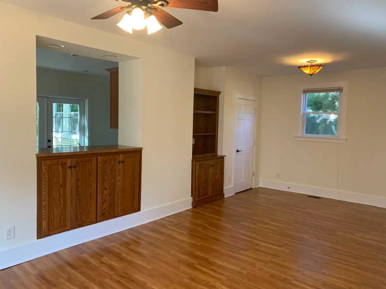 Building Photo - 430 E 2nd St