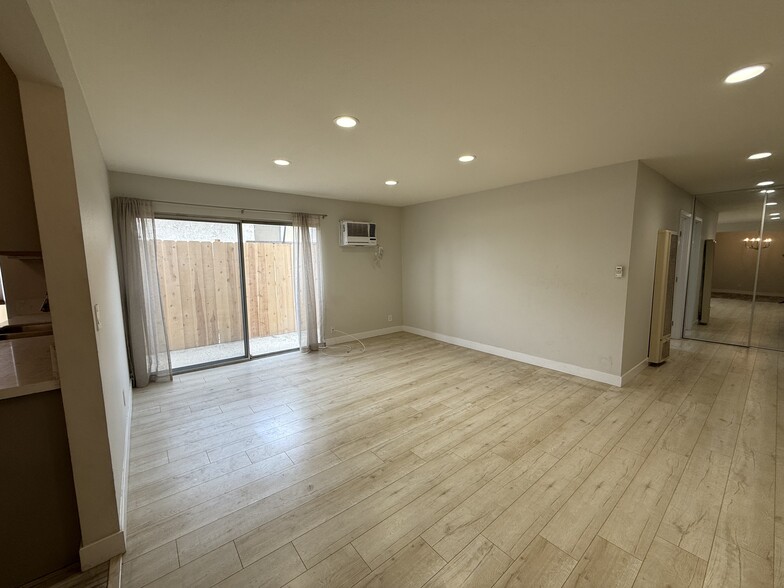 Building Photo - 409 Burchett St