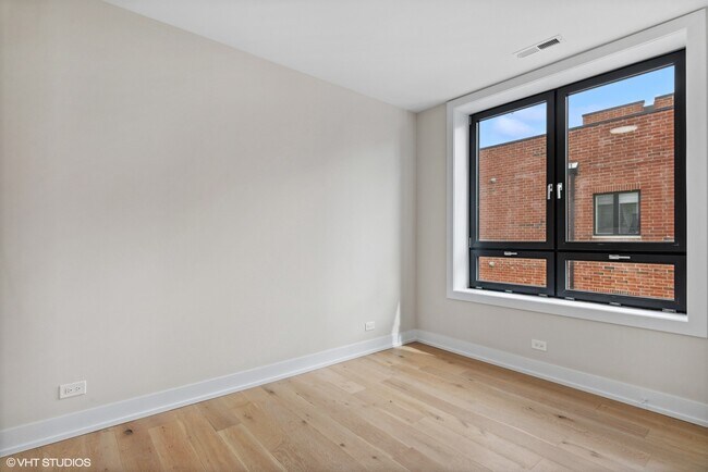 Building Photo - 3332 W Irving Park Rd
