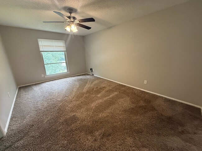 Building Photo - 32 Del Tara Dr