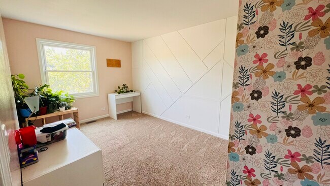 Room #2 - 826 Coral Ave