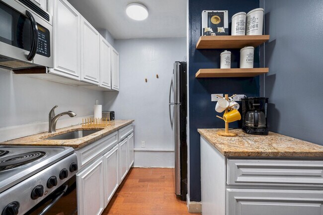 Building Photo - 446 10th Ave