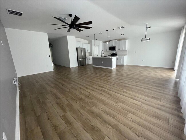 Building Photo - 112 Oakwood Ct