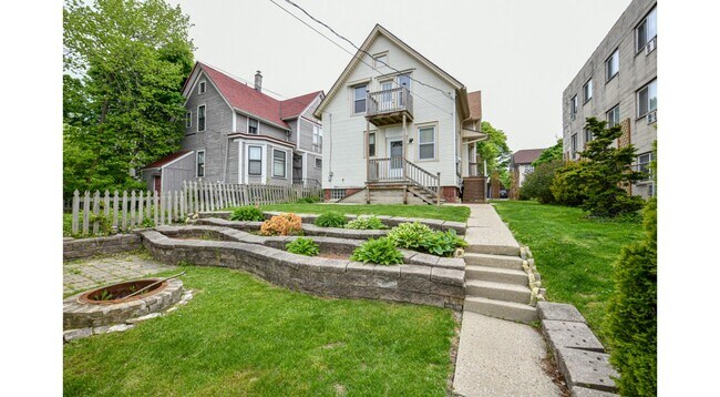 Back of House - 2565 N Oakland Ave