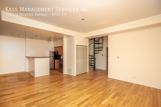 Building Photo - 1050 W Dickens Ave