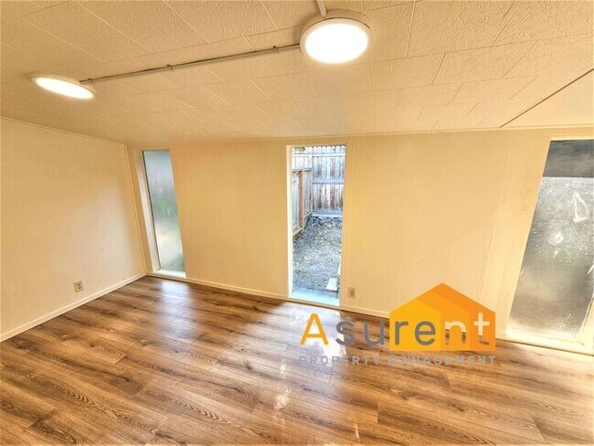 Building Photo - Great Ashland Home Available Now!