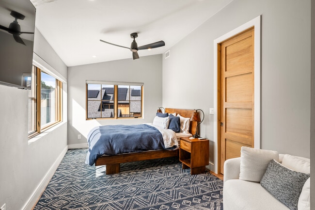 Building Photo - 117 Bowles Dr