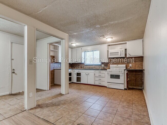 Building Photo - 4012 Parkwoods Ln