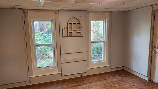 Building Photo - 137 South Ave