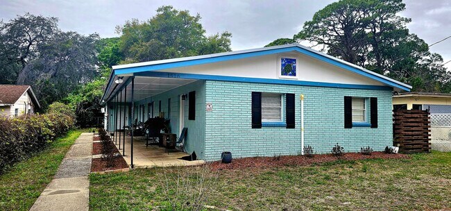 Building Photo - Titusville Apartment Including ALL Utilities!