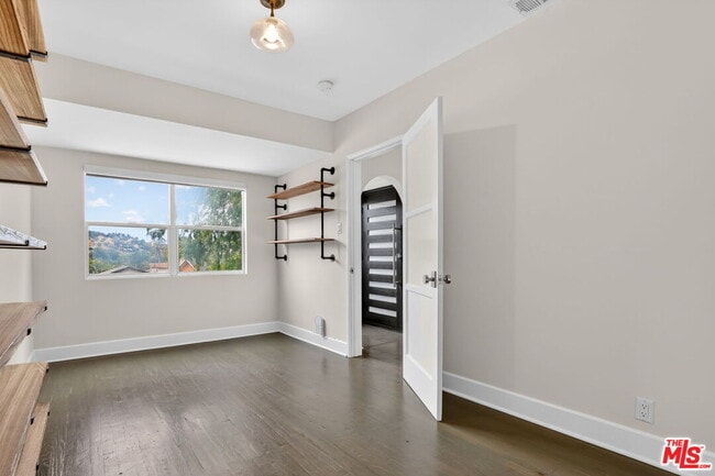 Building Photo - 408 Kendall Ave
