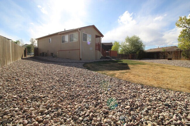 Building Photo - Great Home in West Greeley