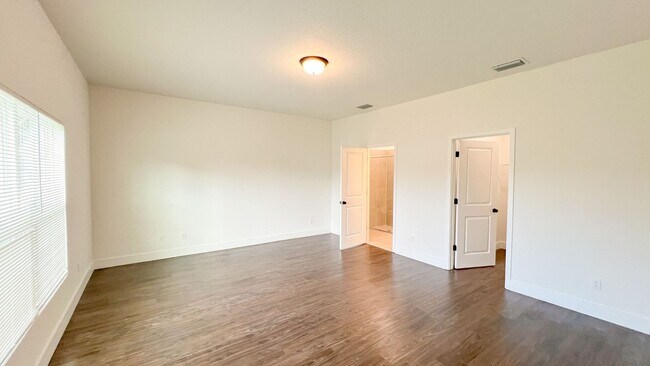 Building Photo - AVAILABLE NOW! 4 BD/2BA Home in Beautiful Palm Bay!! Wonderful home ready for move-in.