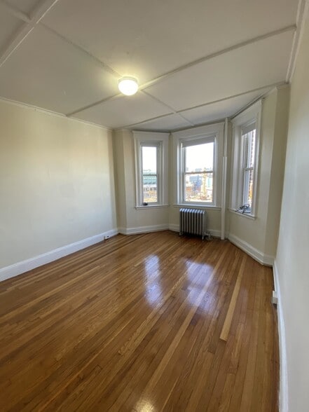 Building Photo - 1084 Boylston St