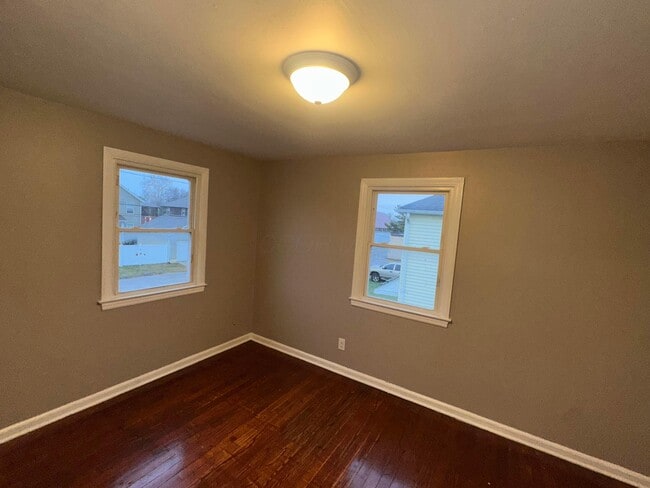 Building Photo - 1352 E 25th Ave