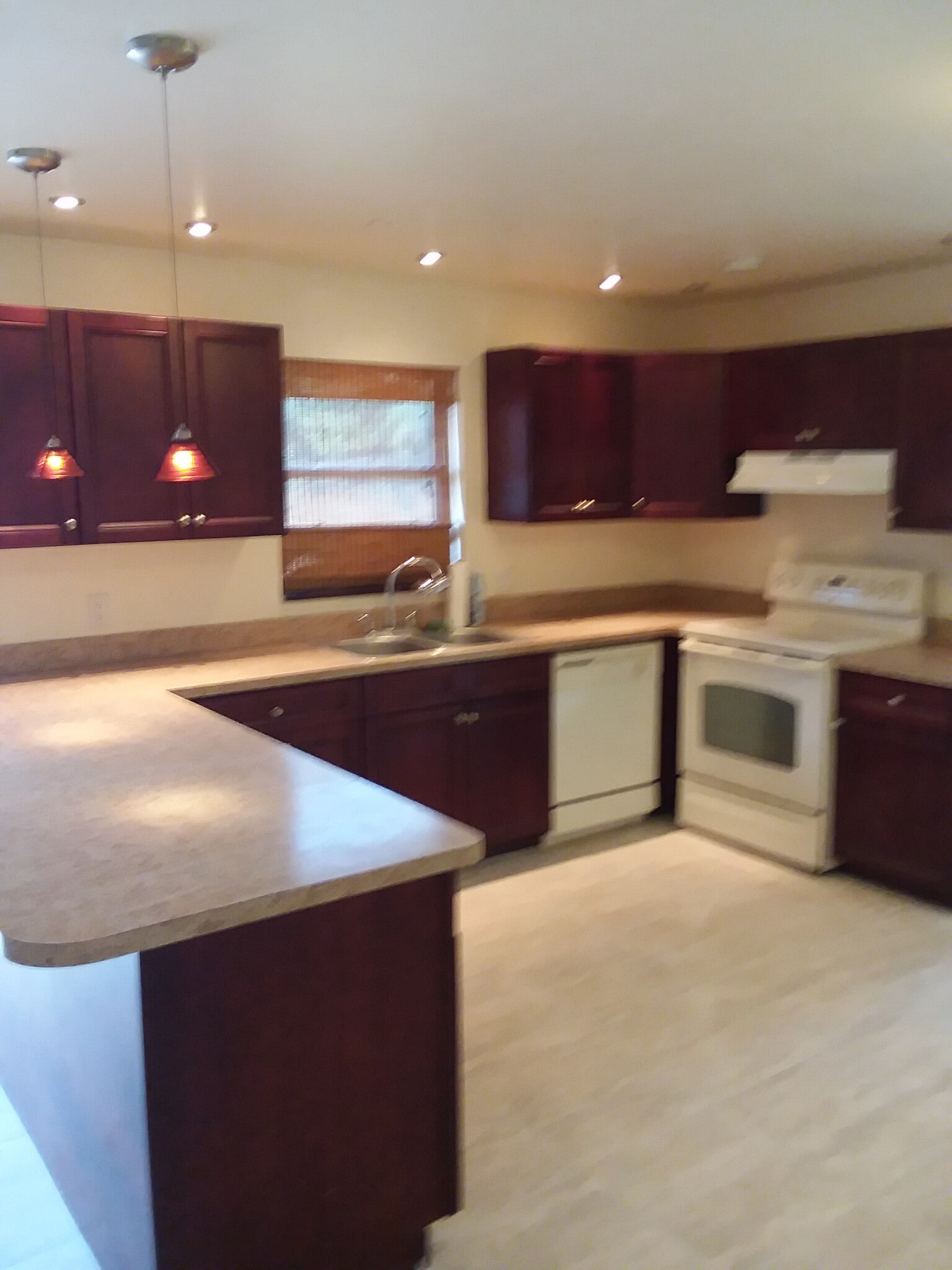 Look at the nice kitchen - 12126 Gibbs Rd