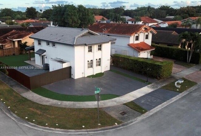 Building Photo - 9901 SW 136th Ct