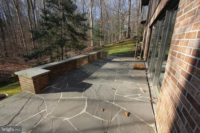 Building Photo - 10264 Greystone Rd