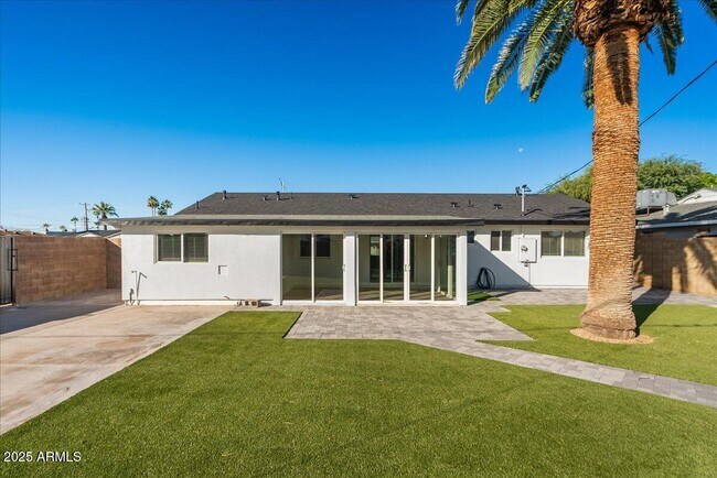 Building Photo - 2623 N 74th Pl