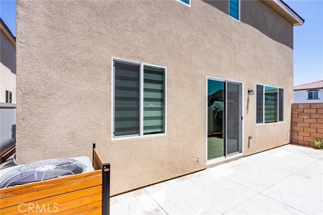 Building Photo - 36469 Shine Dr