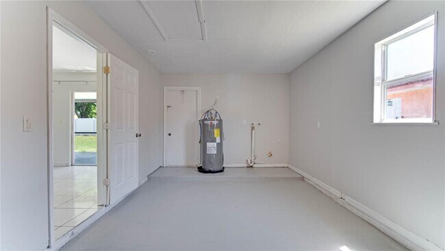 Building Photo - 637 Mesilla Dr