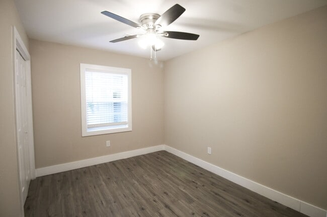 Building Photo - Recently Remodeled 3 Bed 2 Bath!