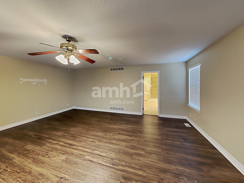 Building Photo - 13945 Jasmine St