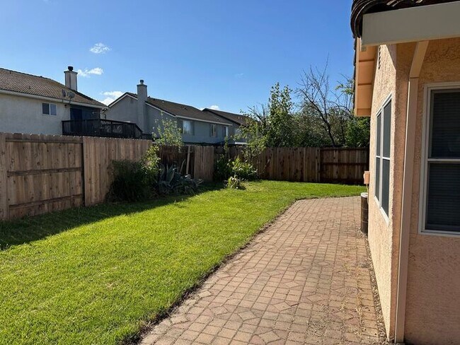 Building Photo - Weston Ranch Home 3 Bedrooms 2 Bath