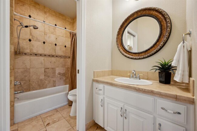 Building Photo - 9907 Spicewood Mesa