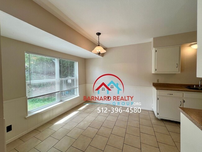 Building Photo - Available July 12: Duplex Close to Texas S...