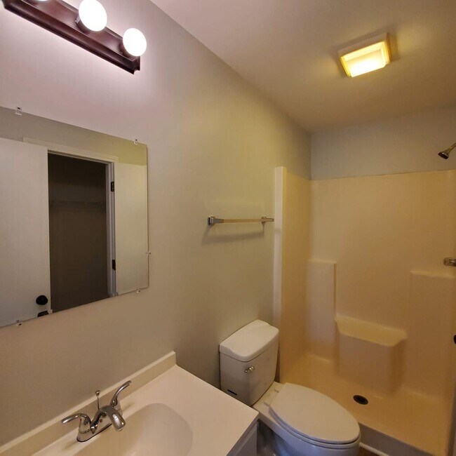 Building Photo - Claypond Village