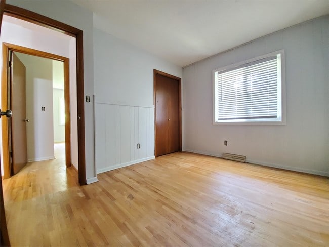 Building Photo - 2011 Edgewood Ct SW