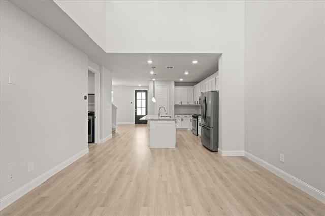 Building Photo - 1045 Thomas Pl