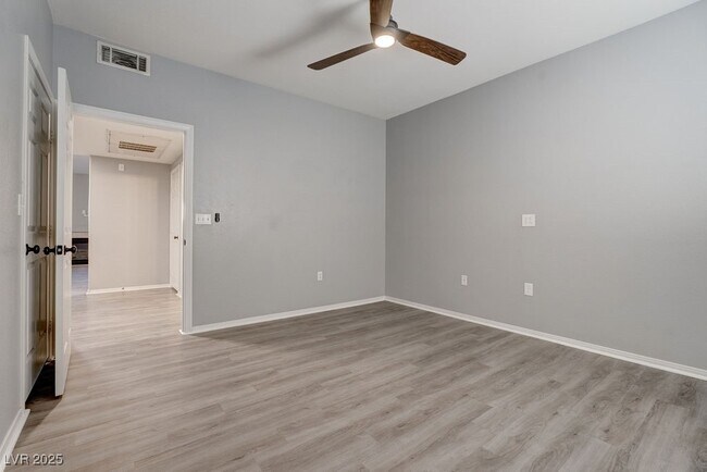 Building Photo - 855 N Stephanie St