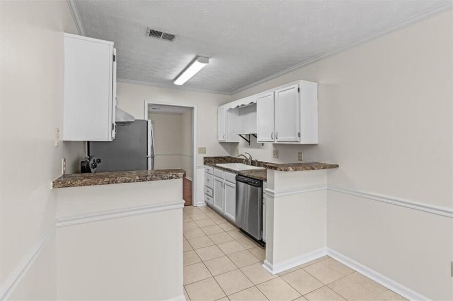 Building Photo - 2927 Governors Ct