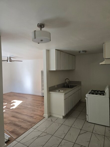 Building Photo - 11820 Hart St