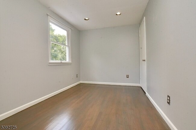 Building Photo - 25 Glenview Dr