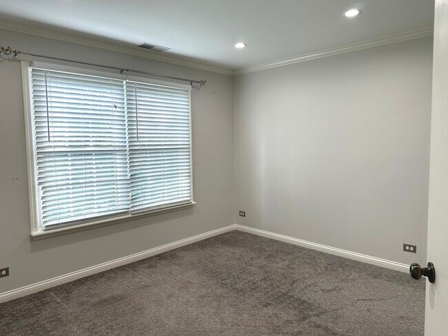 Building Photo - 809 Spring Creek Ct
